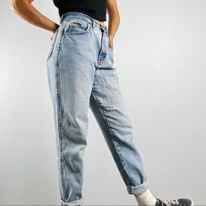 SOLD— 80’s Chic distressed high waisted mom jean